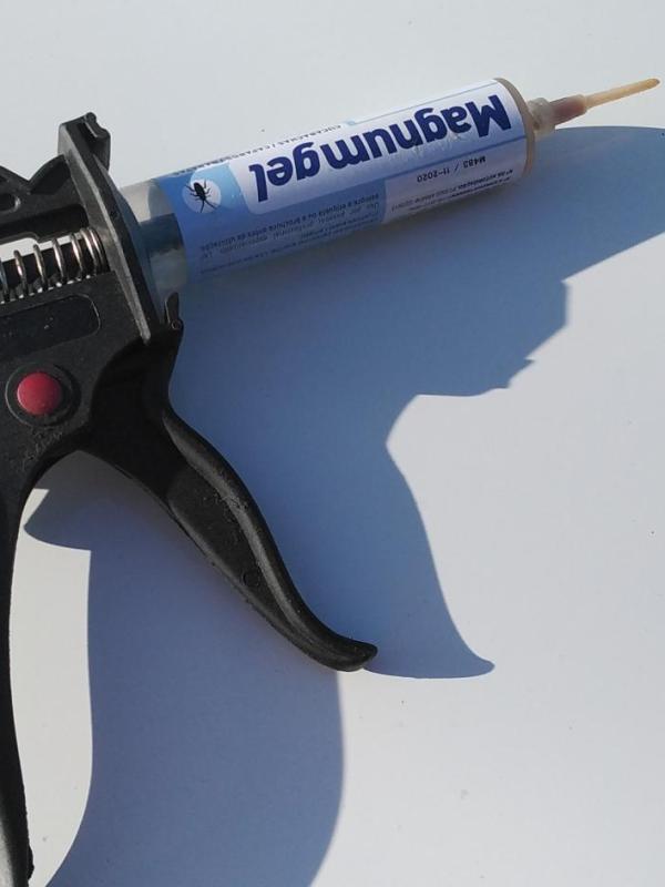 Pistolet pour tube gel cafards ou fourmis